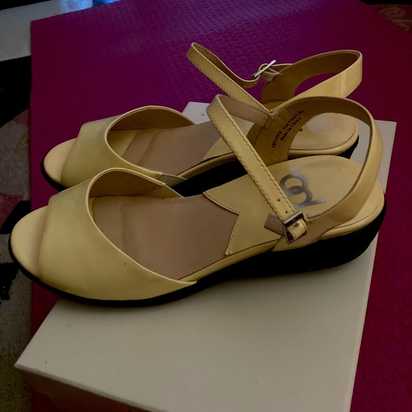 Shoes - Picture 1 of 4